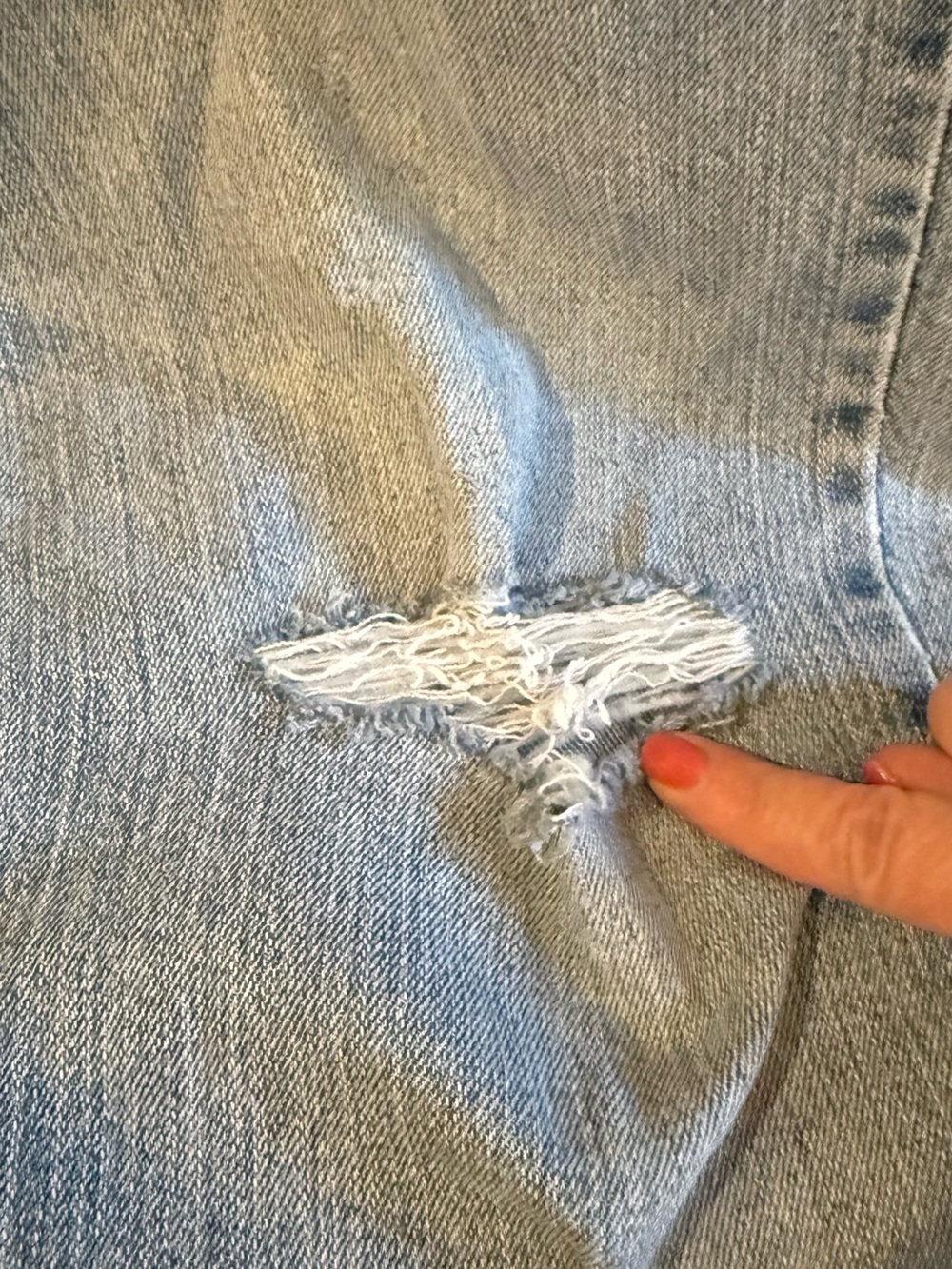 VTG 90s Levi’s 550 Relaxed Fit Jeans | 32x32 Light Wash Distressed Ripped - Picture 11 of 16